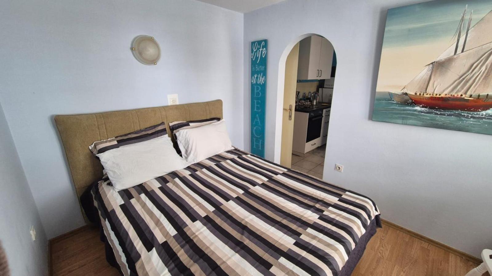 Apartment Bunjo'S Beach House Трогир Экстерьер фото