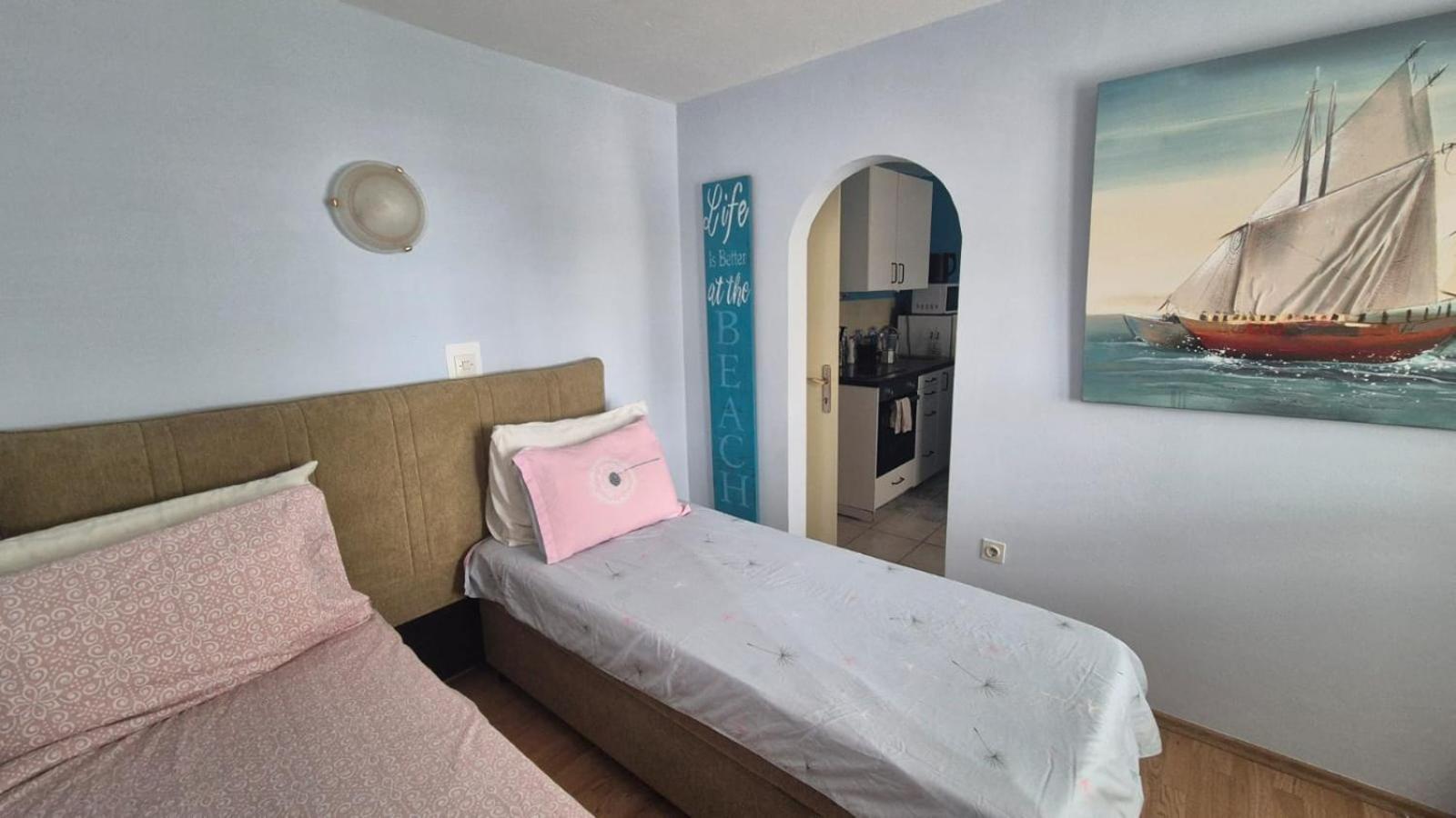 Apartment Bunjo'S Beach House Трогир Экстерьер фото
